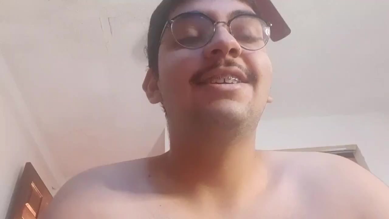 Straight Guy Edges to Gay Porn