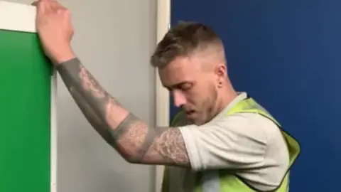 Office Worker Jerks Off at Desk