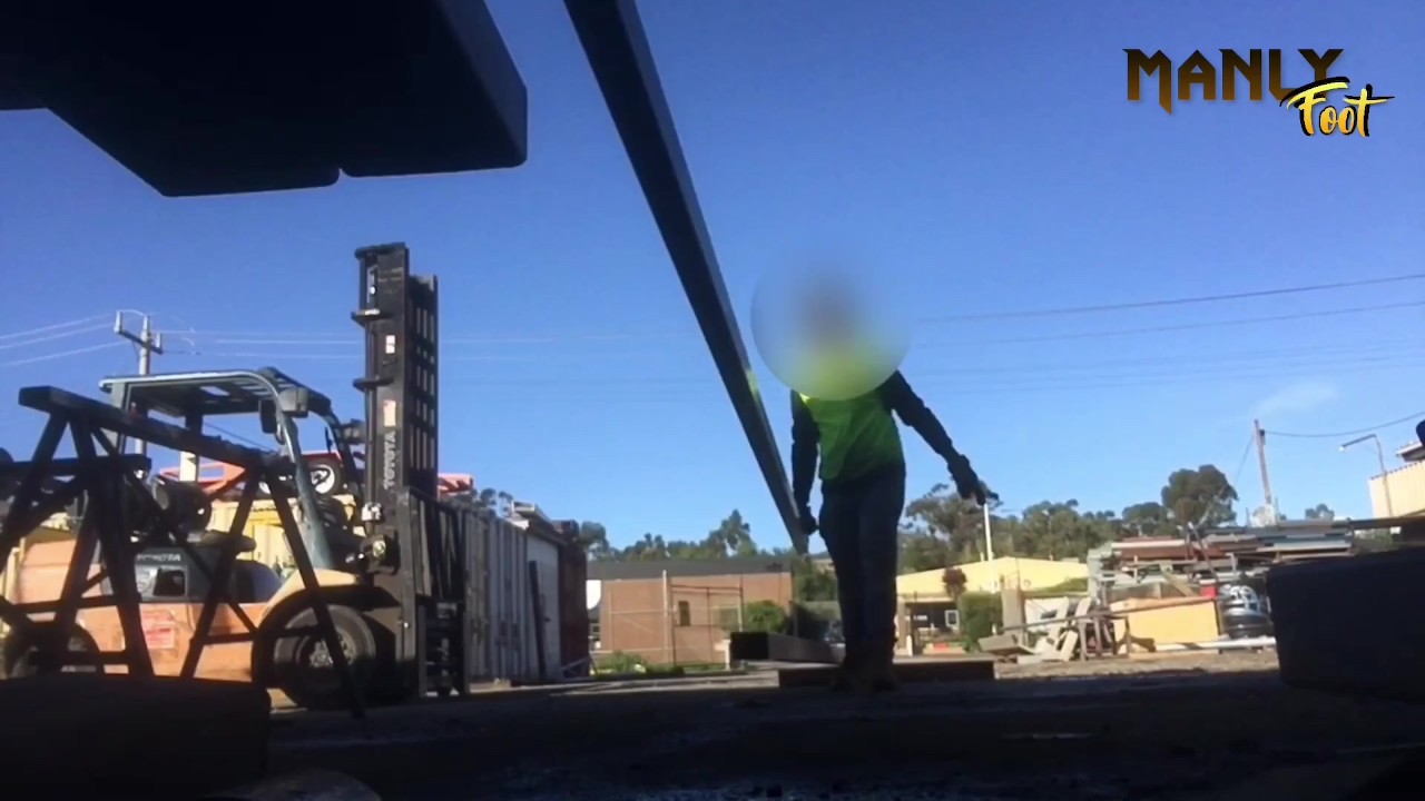 Aussie Tradie Shows Off Smelly Feet for Sniffing