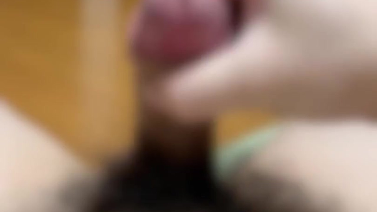 Guy Masturbates with Splash