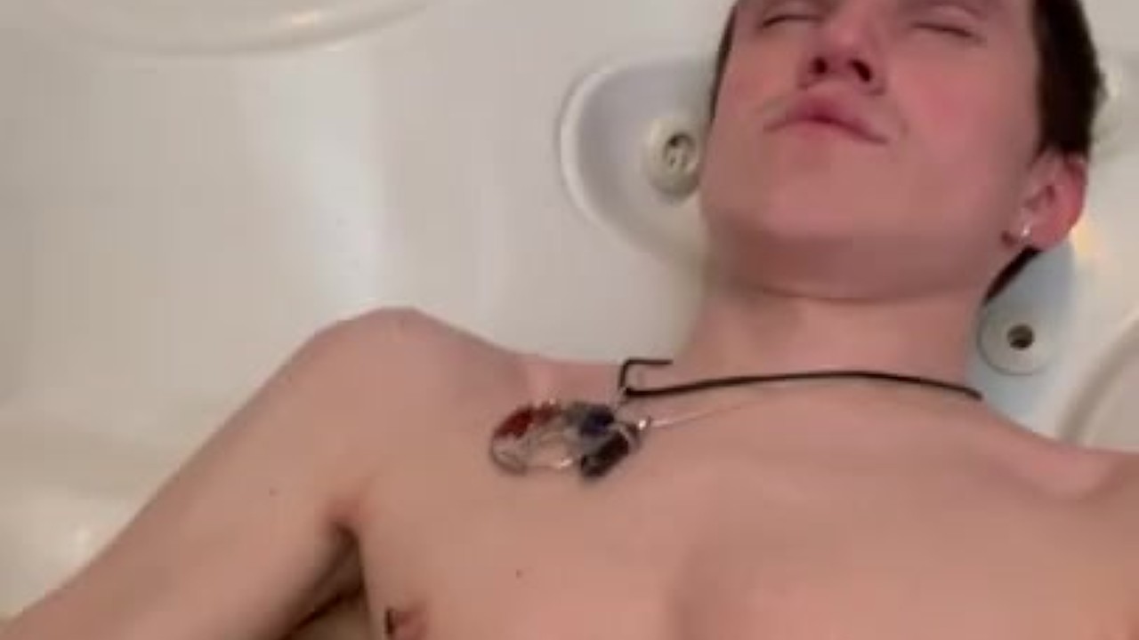 Young Guy Masturbates in the Tub