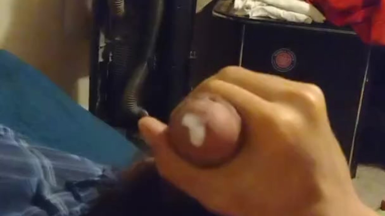Guy Masturbates Before Bedtime