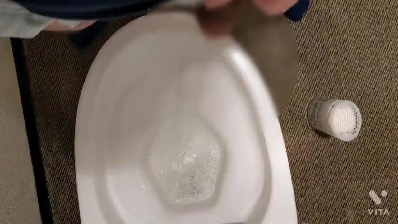 Japanese Guy with Big Dick in Piss Play Video