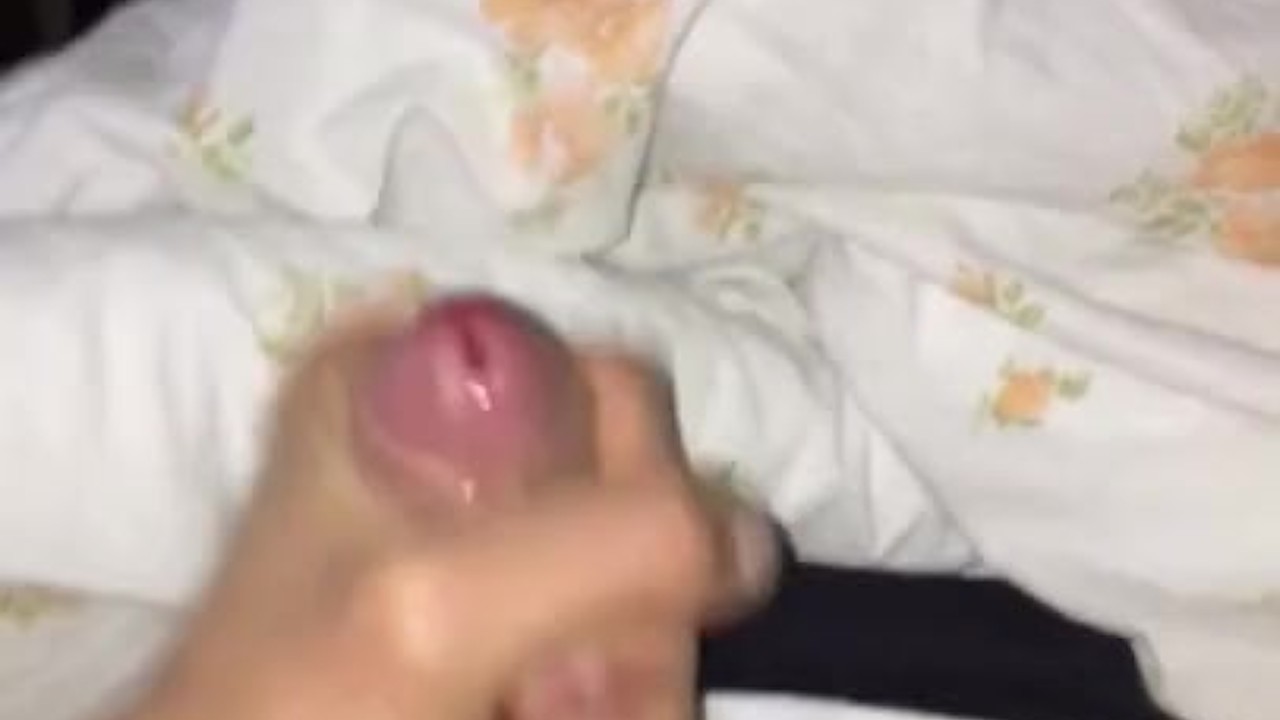 Guy Masturbates in Solo Action