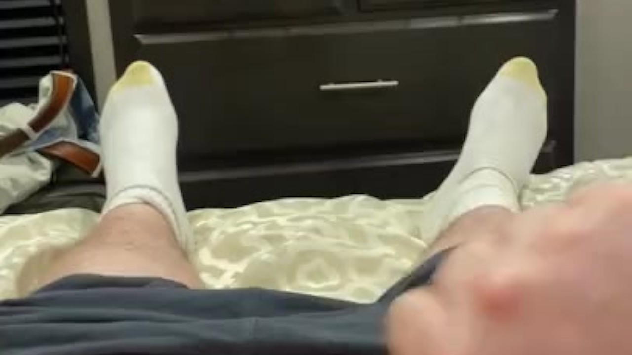Guy Edges to Quick Cumshot