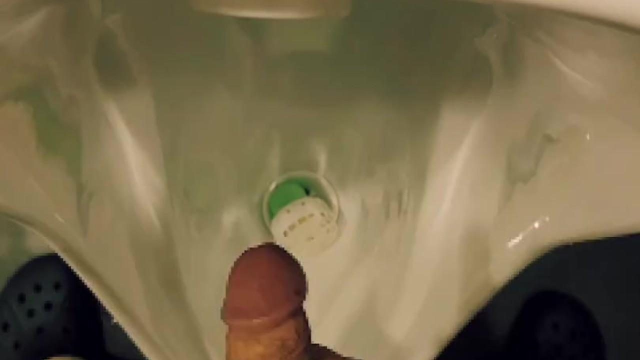 Guy Ejaculates in Urinal