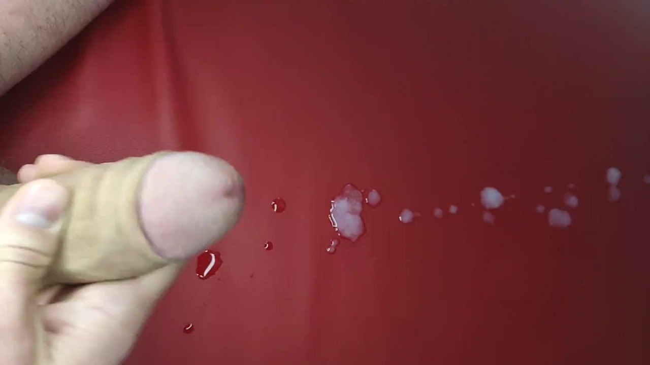 Guy Masturbates to Double Cumshot