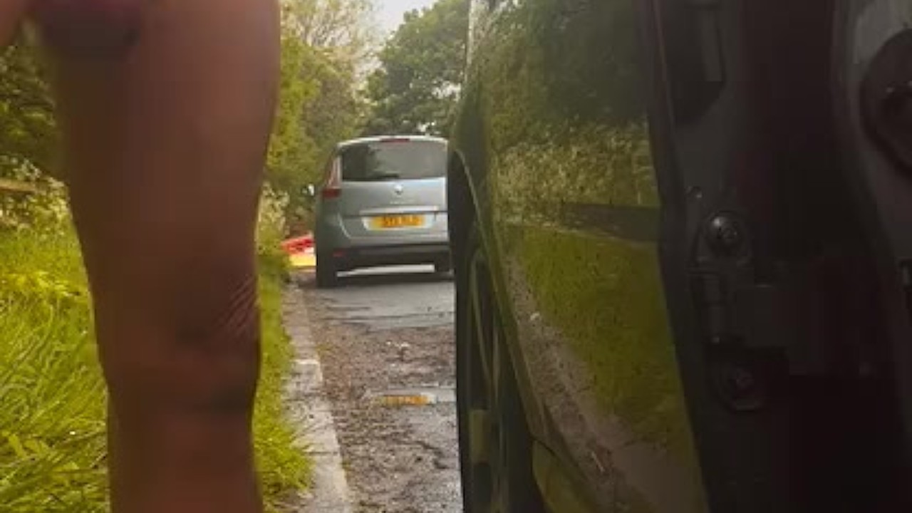 Naked Guy Masturbates for Stranger in Public