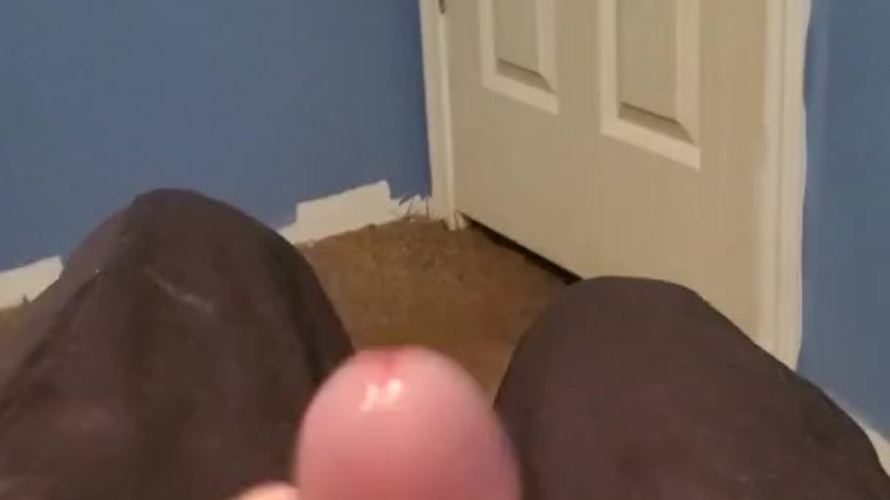 Solo Guy Jerks Off to Cumshot