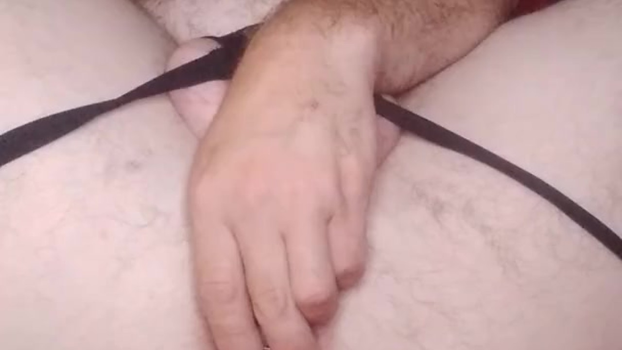 Guy Shows Off His Beautiful Ass