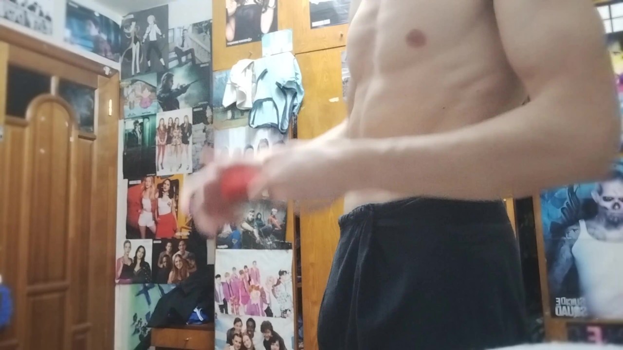 Twink Gets Dressed After Shower