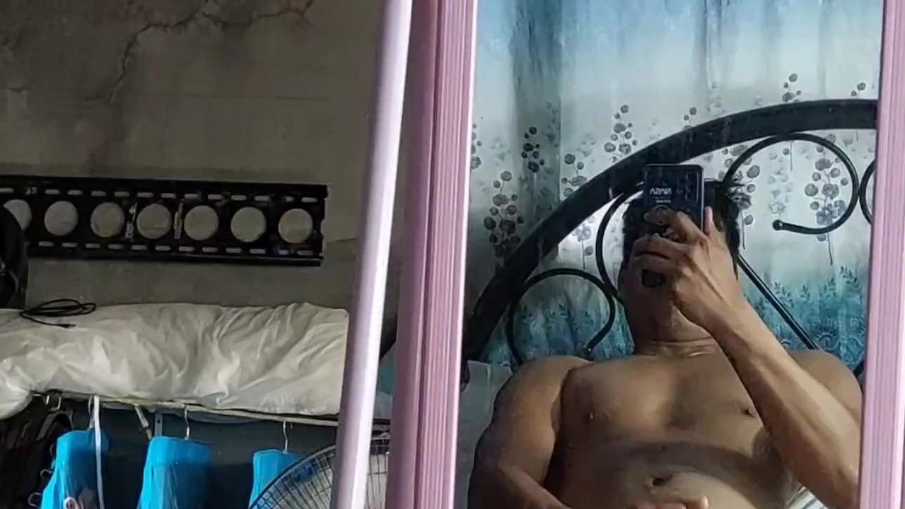 Filipino Guy Jerks Off in Front of Mirror