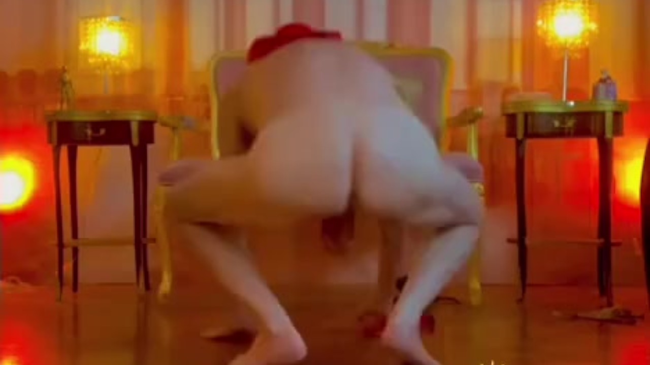 Mark Shows Off His Low Hangers