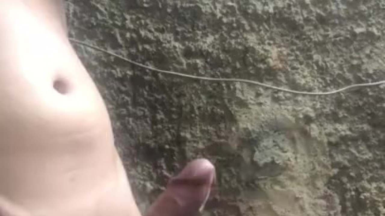 Young Twink Masturbates to Cumshot