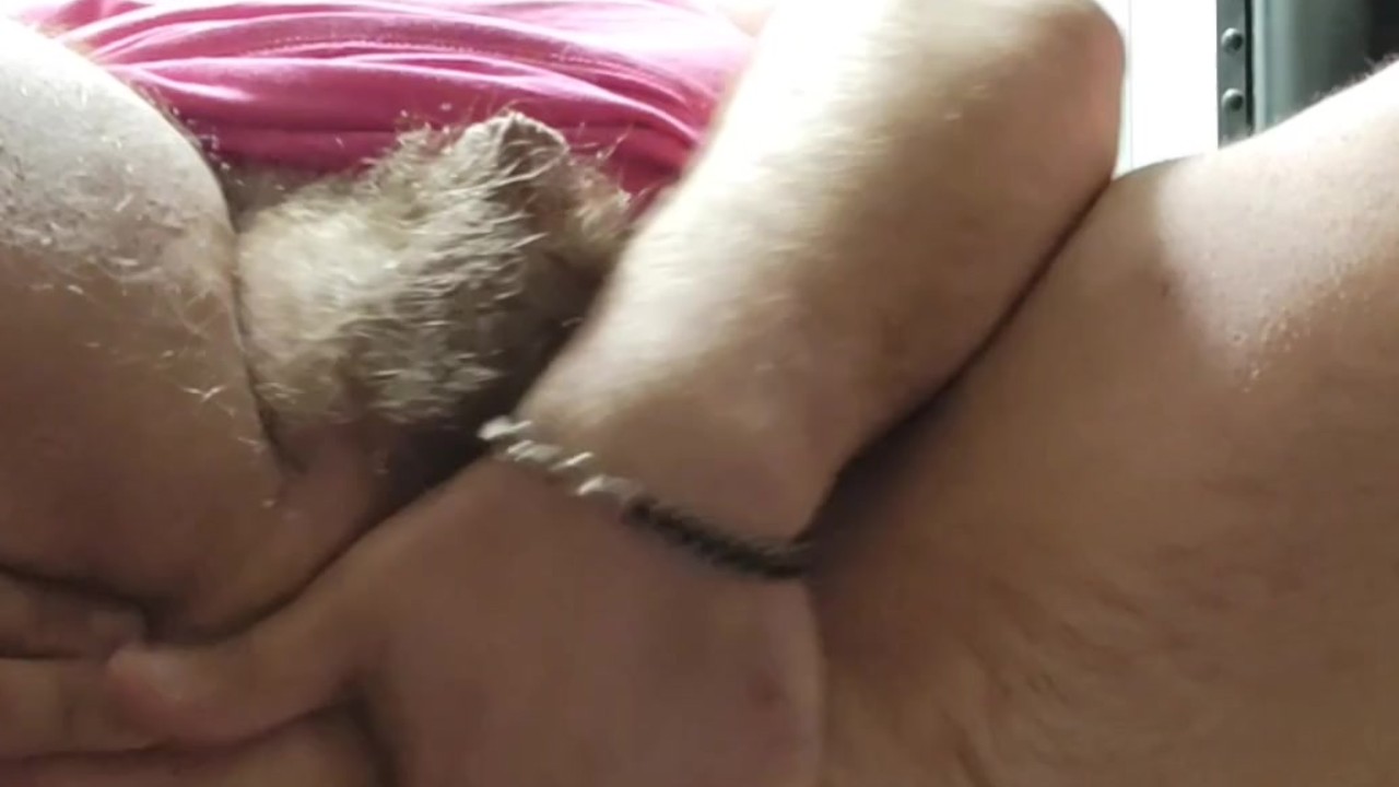 Guy Fingers His Own Hole in Solo Action