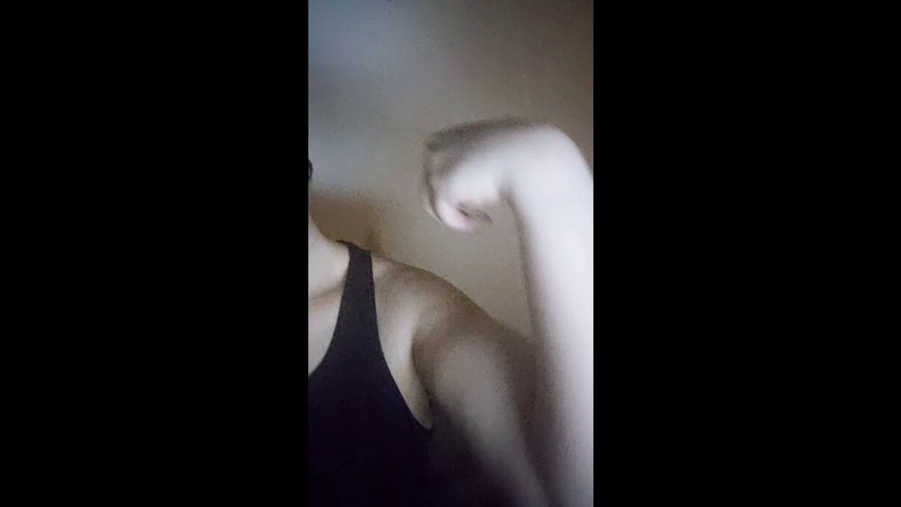 Muscular Daddy Shows Off Big Physique