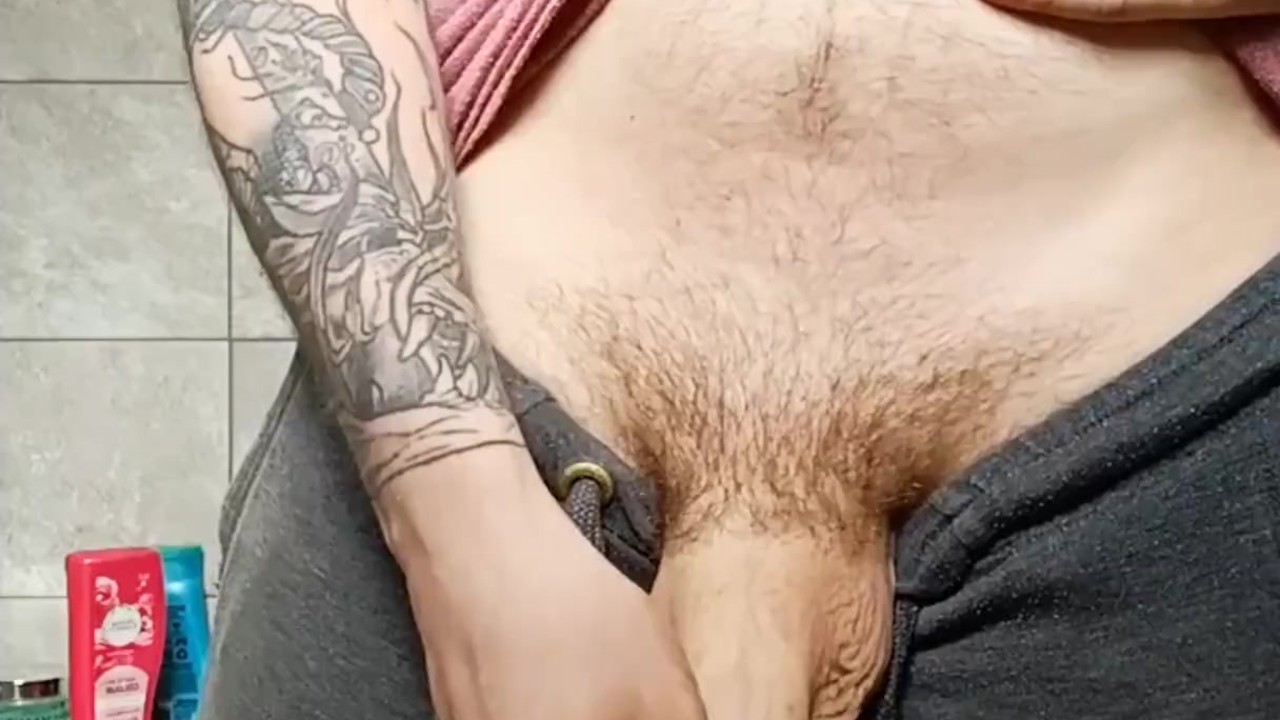 Uncut Guy Pisses in Morning Scene