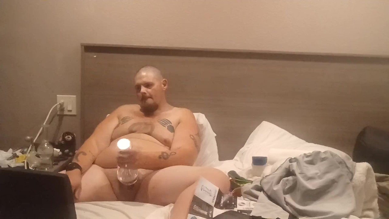 Guy Fucks Fleshlight to Relieve Boredom