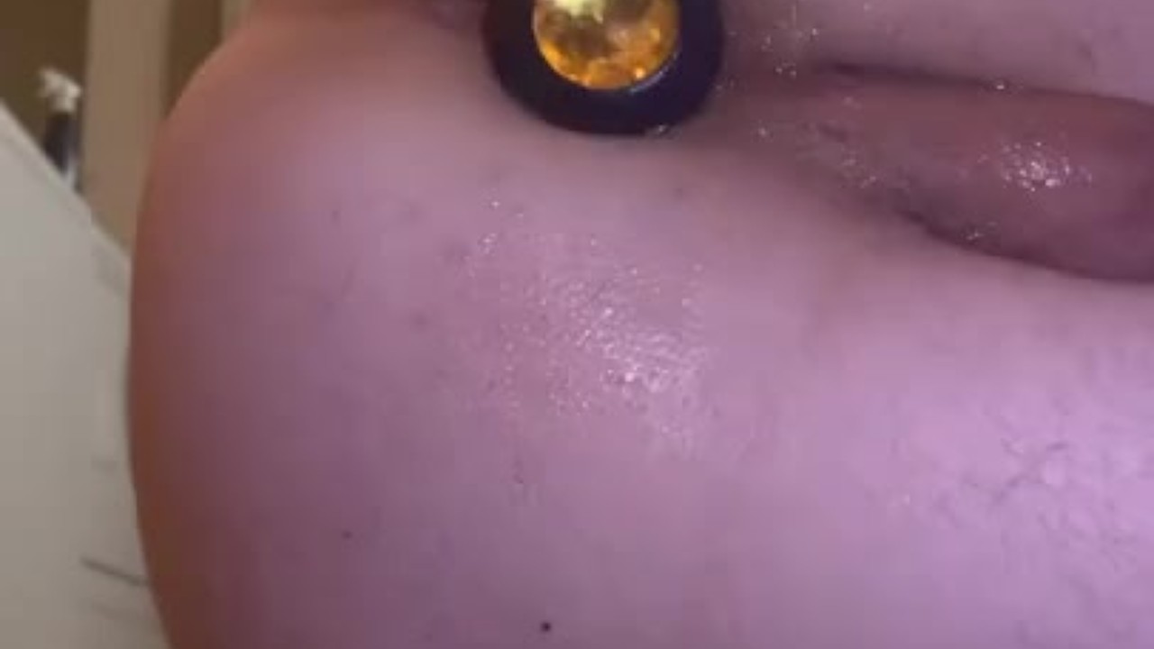 Young Bottom Gets Anal Fucked Hard
