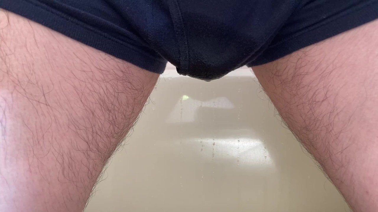 Guy Wets Pants in Selfie Video