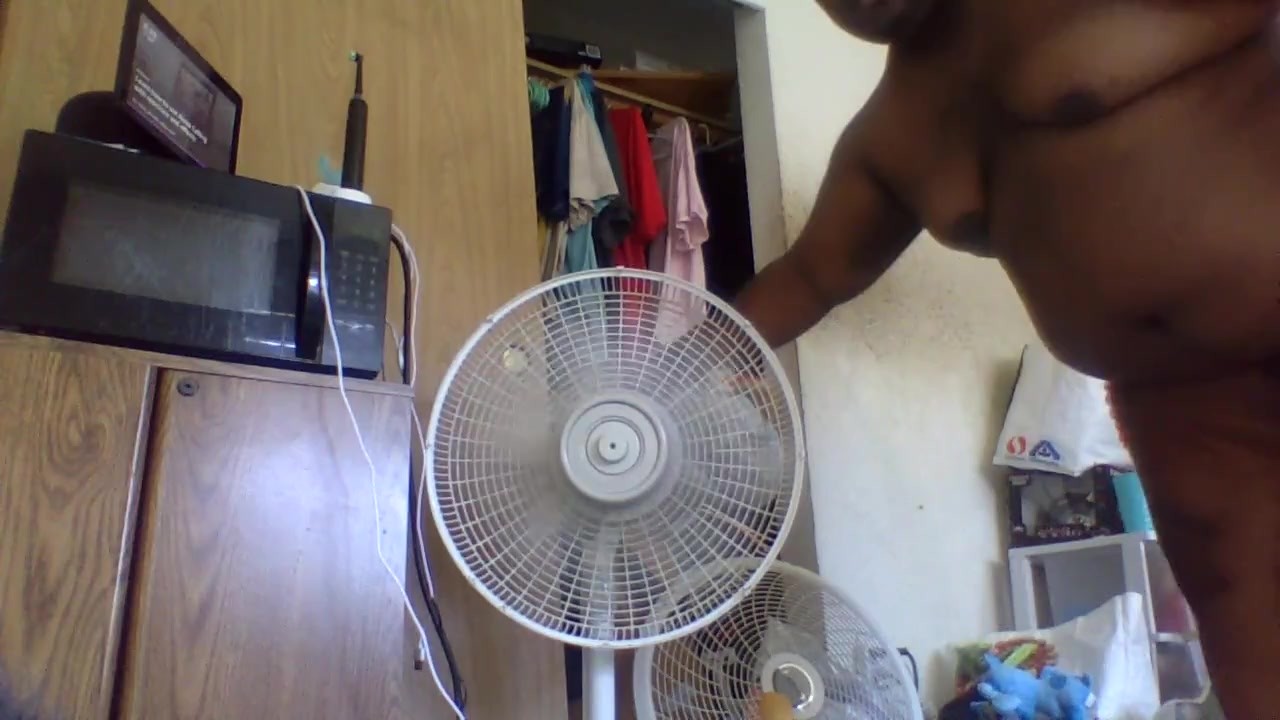 Hunky Guy Cools Off with Erotic Ass Play
