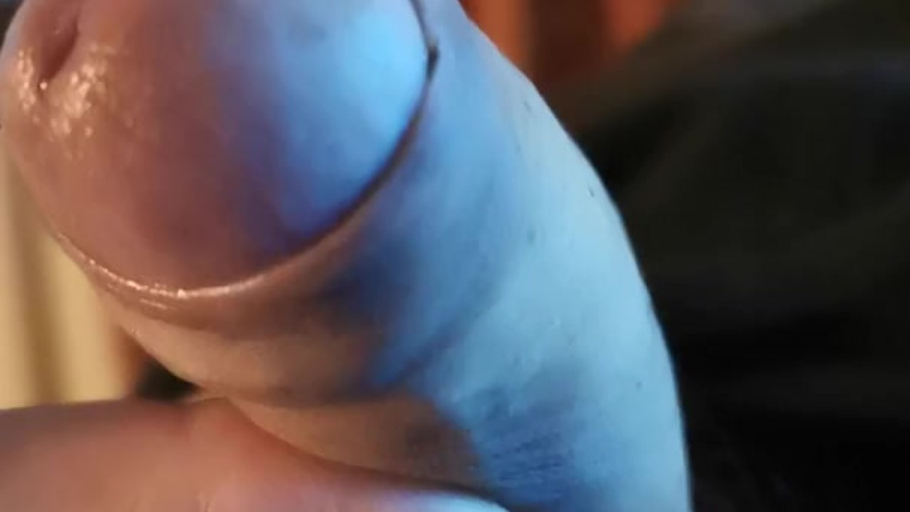 Gay Guy Leaks Precum During Tease