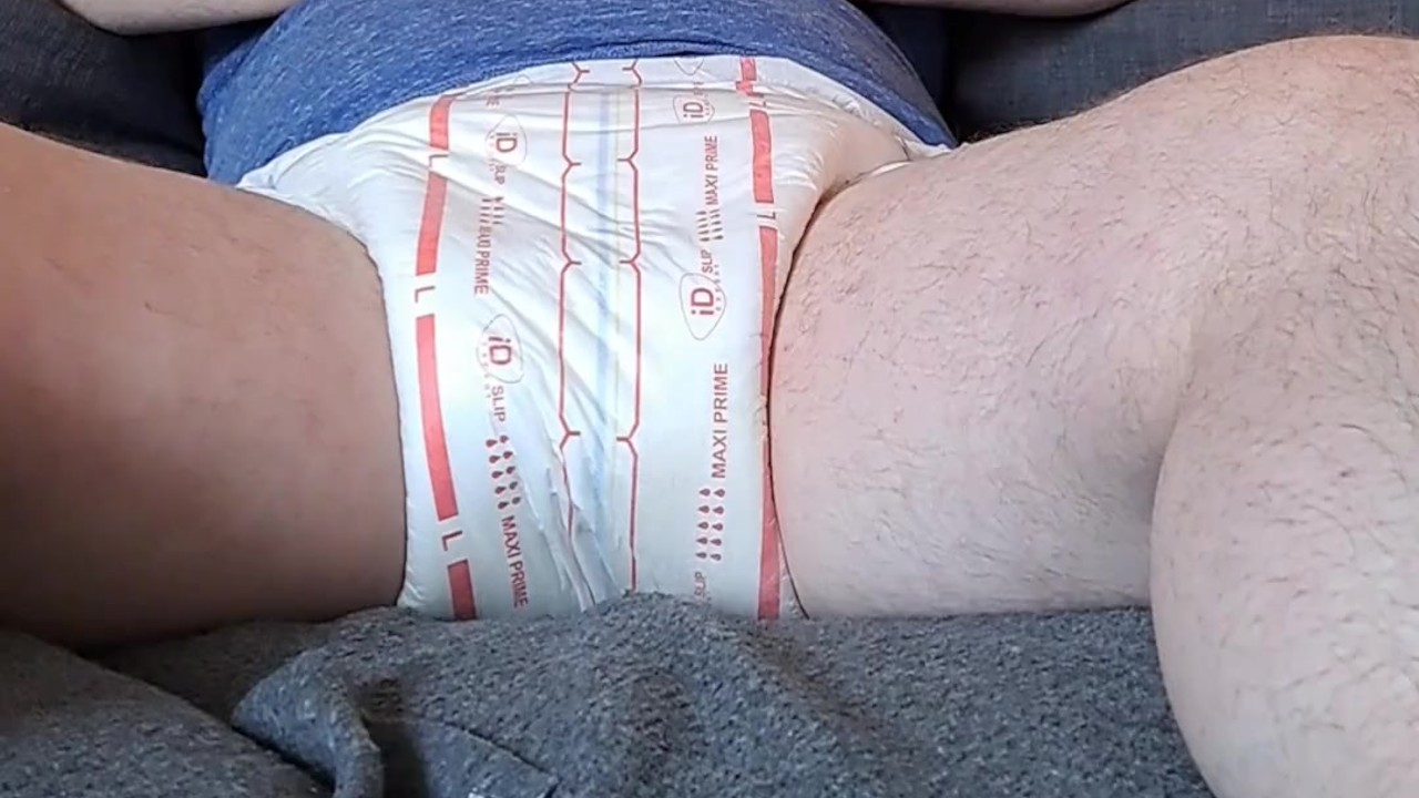 Lazy Guy Wets Diaper in Kinky Fetish Scene