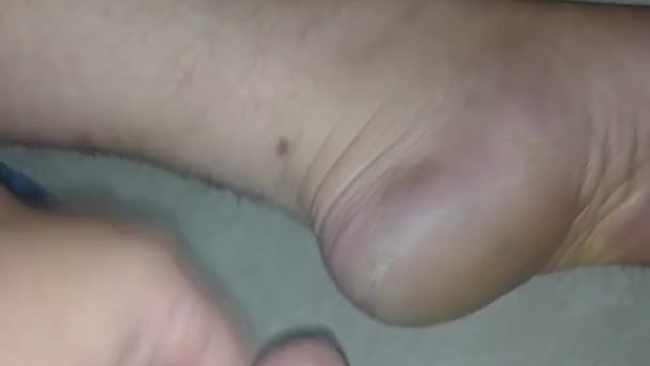 Guy Cums on His Own Foot