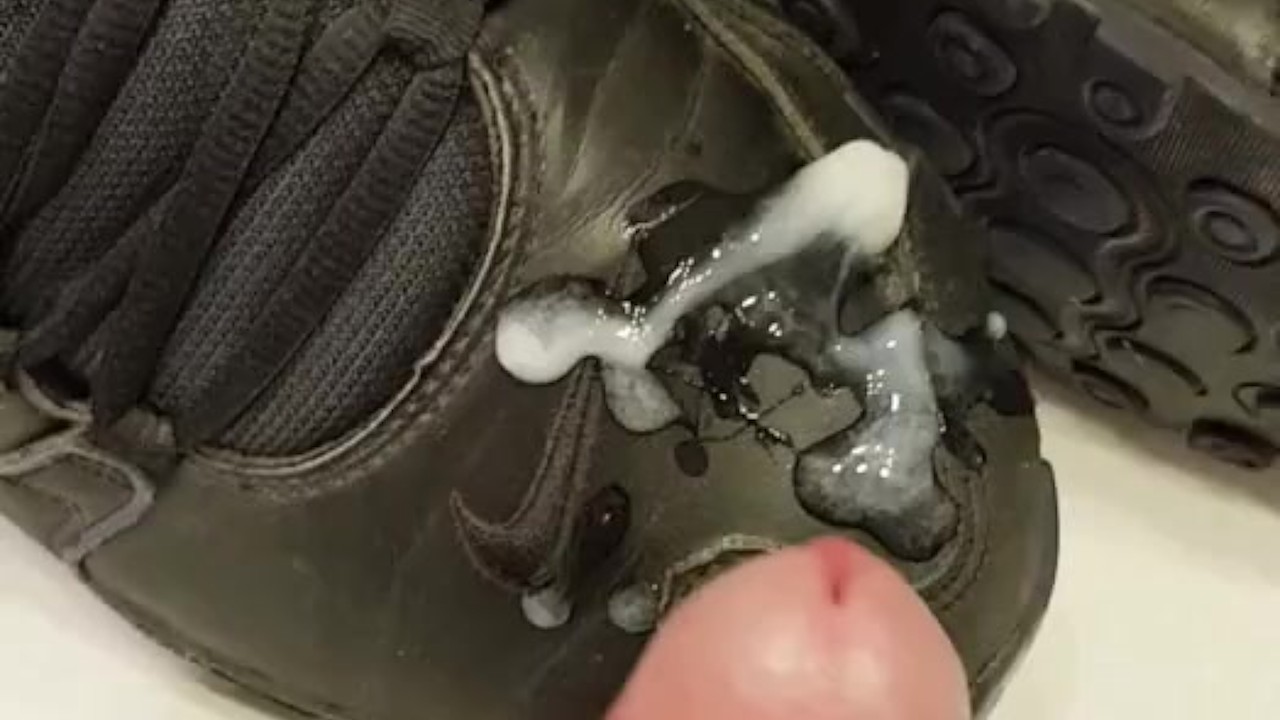 Jock Gets Cummed On Nike Shox NZ