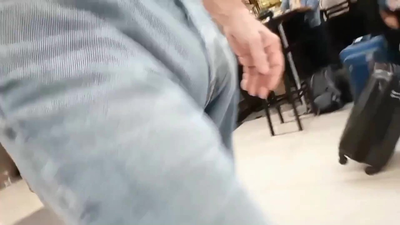 Gay Voyeur Spotted at O'Hare Airport