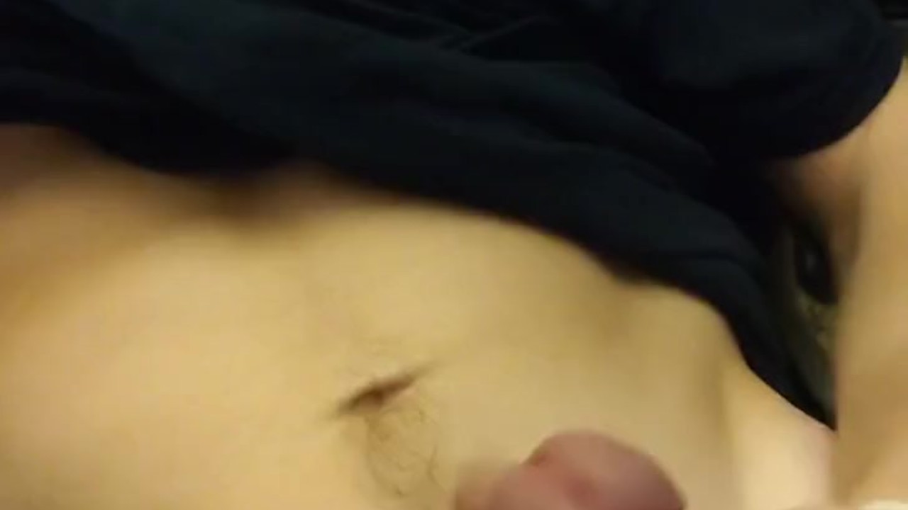 Solo Guy Cums on Himself