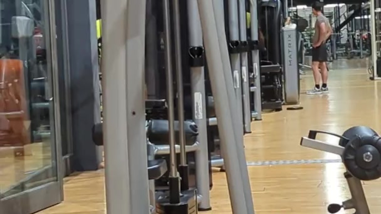 Guy Masturbates in Gym