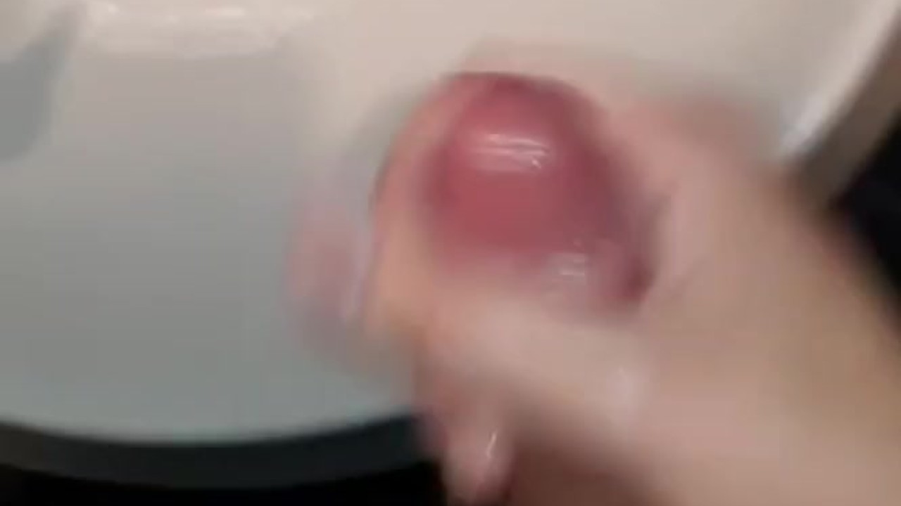 Guy Masturbates in Bathtub
