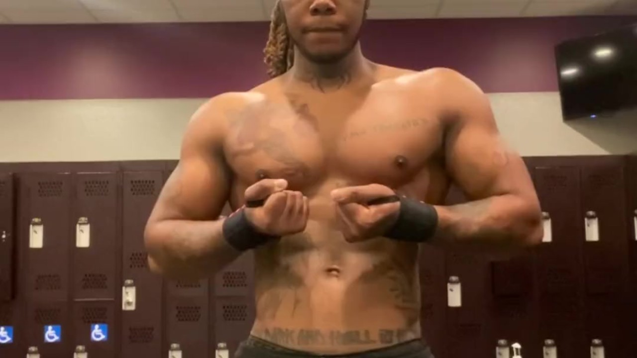 22 yr old flexing
